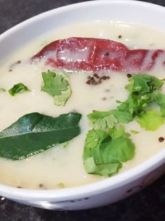 गुजराती कढ़ी (Gujarati kadhi recipe in hindi) रेसिपी मुख्य फोटो