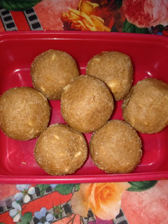 A picture of Wheat flour laduu.