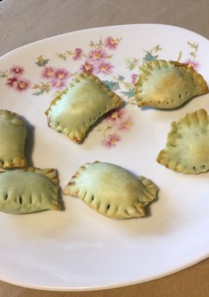 Une photo de Bouchées aux pruneaux et amandes (pâte au curaçao)