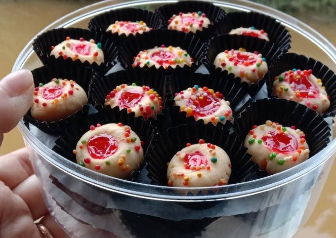 Kue kering sprinkle strawberry finger print