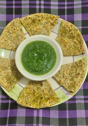 સ્ટફડ લીલી તુવેર અને વટાણા ના પરાઠા (Stuffed Lili Tuver Vatana Paratha Recipe In Gujarati) રેસીપી મુખ્ય ફોટો