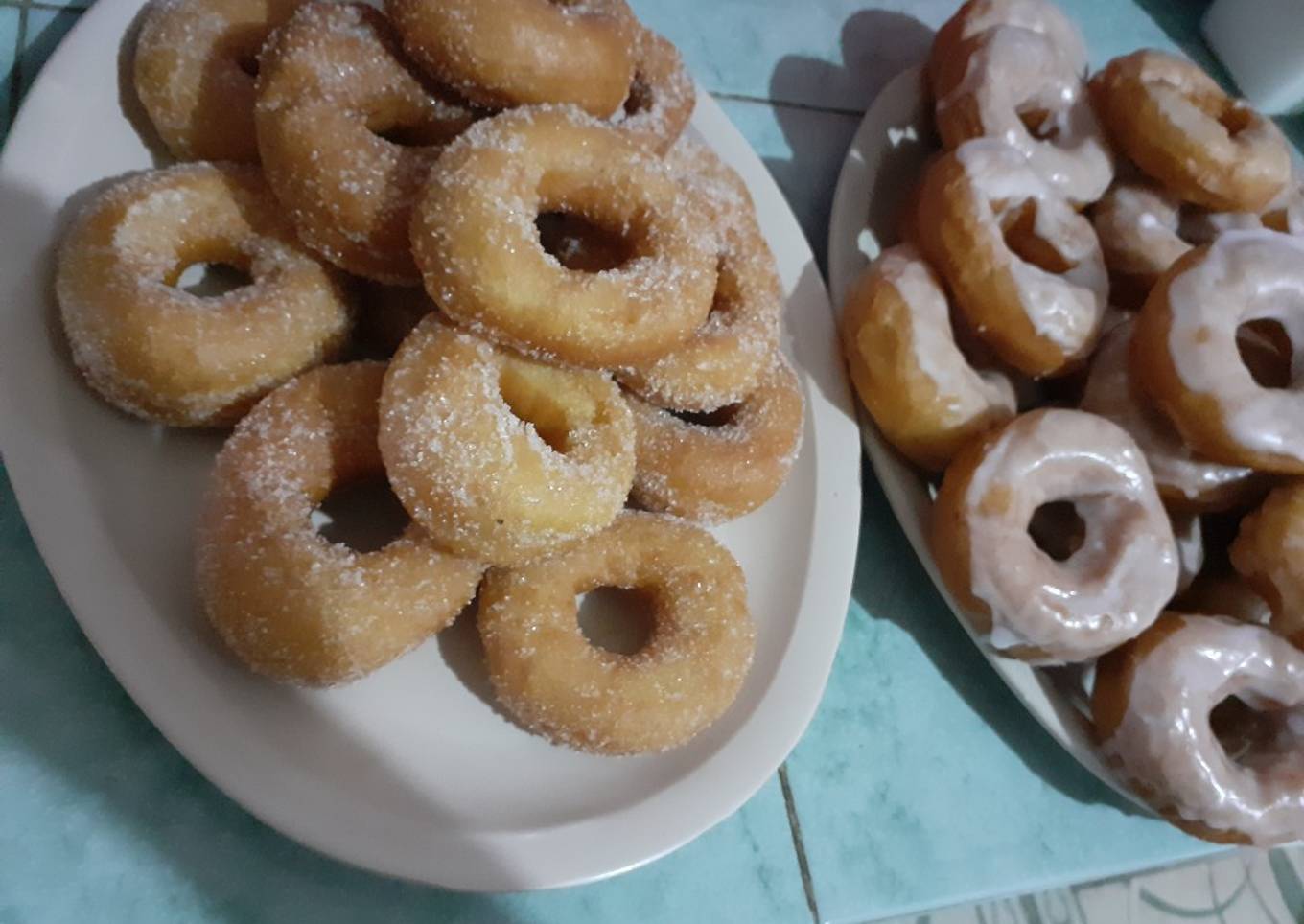 Donas glaseadas y con azúcar