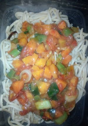 A picture of Spaghetti and veggies.