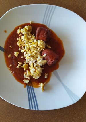 Una foto de Huevo con chilito de longaniza