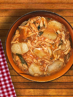Una foto de Pollo con Rajas en Salsa de Jitomate Estilo Sonora
