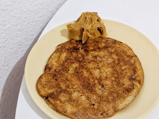 Panqueca de aveia com banana e cacau