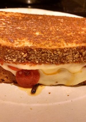 A picture of Pizza grilled cheese.