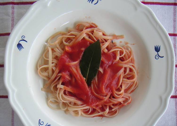 Basic Tomato Pasta