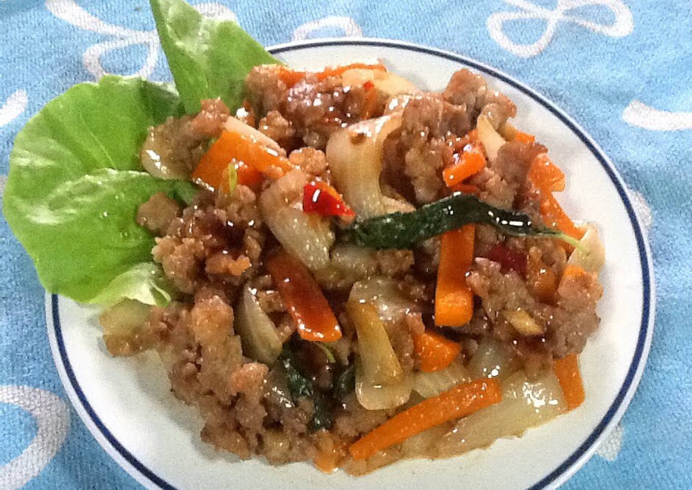 Thai Stir-fried Spicy Minced Pork With Holy Basil (Pad Kra Prao Moo Sap)