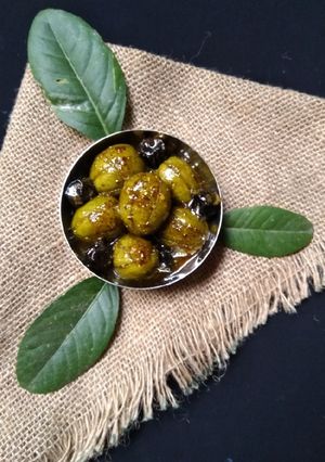 আস্ত জলপাইয়ের টক মিষ্টি আচার রেসিপির প্রধান ছবি