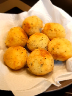 Foto di Polpette di patate gorgonzola e salmone affumicato