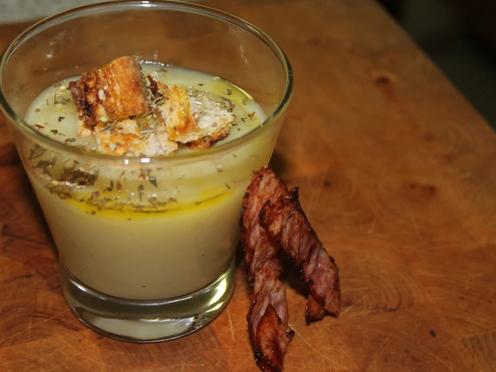 Simple Way Make Recipe POTATO &amp;amp; LEEK SOUP with CRISPY PROSCIUTTO &amp;amp; CROUTONS that is Can Pamper Your Tongue, Appealing}