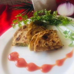 A picture of Egg Parantha.
