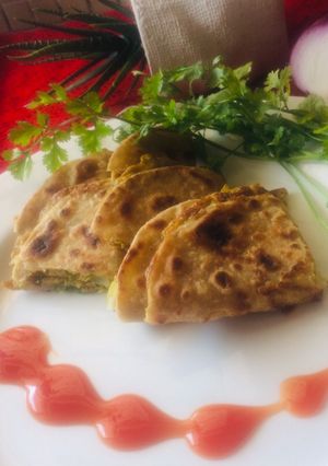 A picture of Egg Parantha.