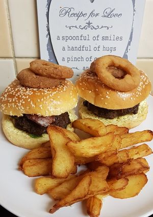 A picture of Homemade Beef Burgers 🍔.