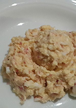 A picture of Egg and radish salad.