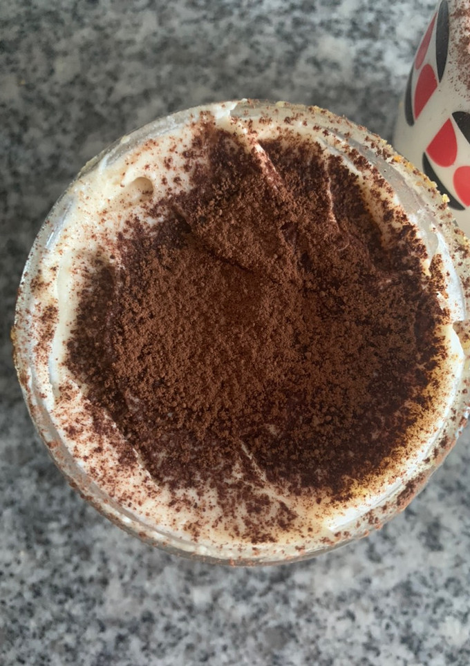 Una foto de Tiramisú fácil, rápido y sin huevo