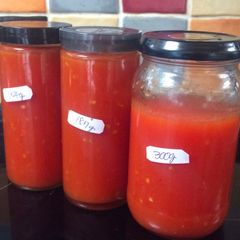 A picture of Very simple tomato sauce.