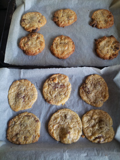 A picture of Chocolate chunk cookies.
