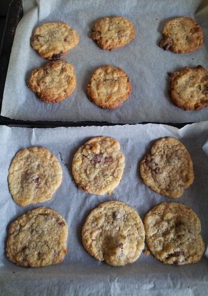 A picture of Chocolate chunk cookies.