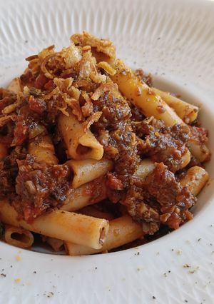 Foto principal de Pasta con salsa de tomate, champiñones y albahaca