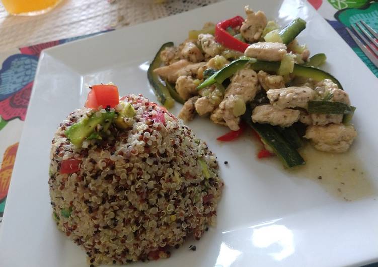 Rica quinoa tres colores con un salteado de pollo