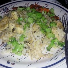 A picture of Chicken rice vegetables.
