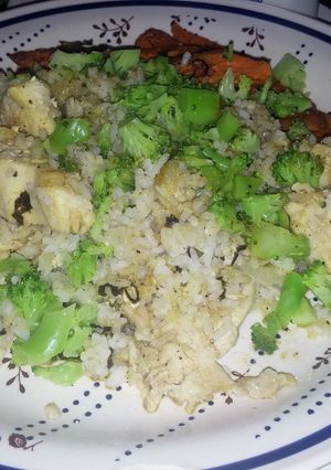 A picture of Chicken rice vegetables.