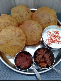 મસાલા લોચા પૂરી (Masala Locha Puri Recipe In Gujarati) રેસીપી મુખ્ય ફોટો