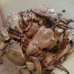 A picture of Sauteed Chicken Livers W/ Mushrooms and Onions.