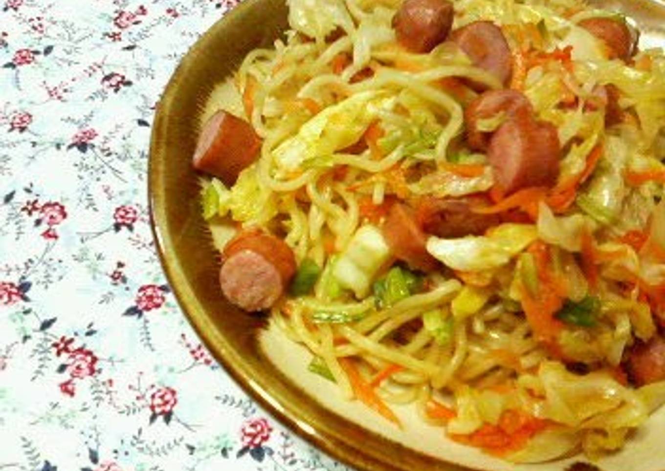 Light Consomme Sausage Yakisoba