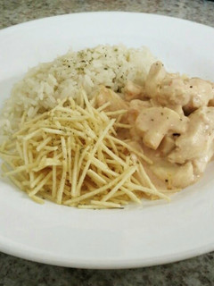 A picture of Chicken Stroganoff w/ White Rice.