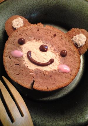 A picture of A Simple Cake in a Frying Pan Teddy Bear Cake.