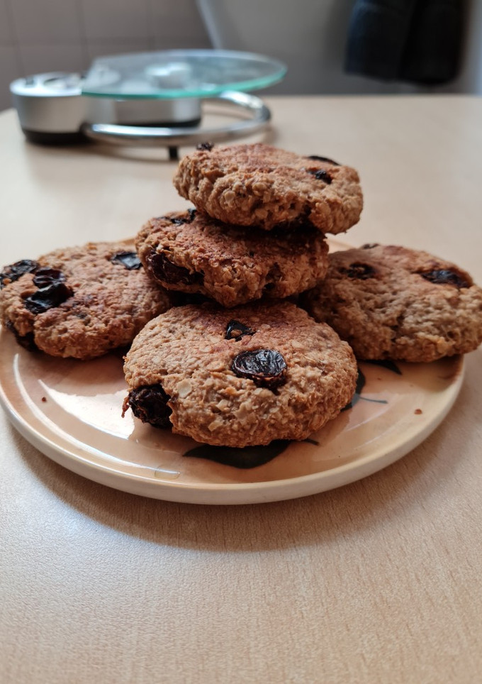 Una foto de Galletas de avena sin azúcares agregados 🍌🥜🥣🍇