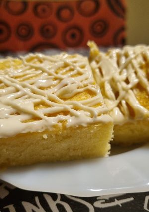 Una foto de Blondies de chocolate blanco
