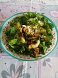 Ensalada de canónigos, verduras asadas y frutos secos