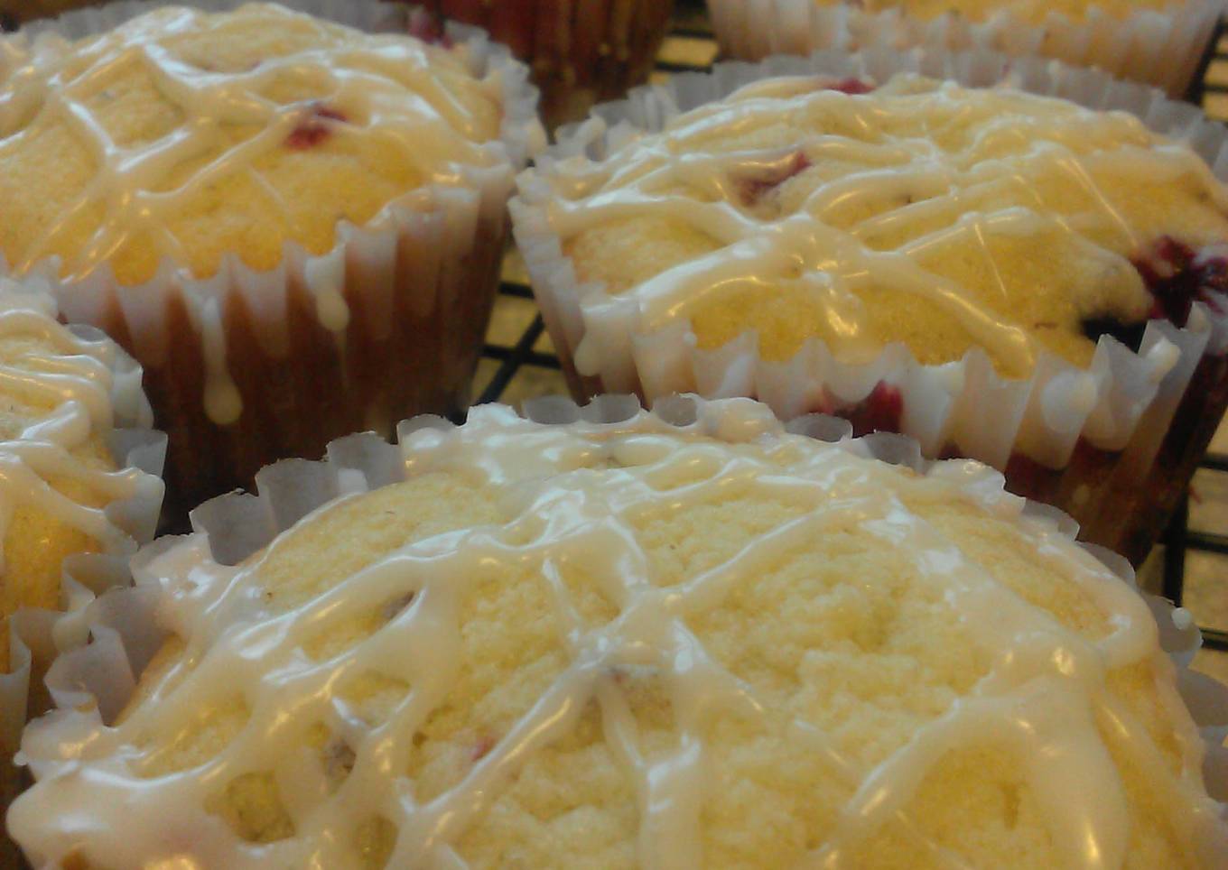 " Cream Cheese- Cranberry Muffins "