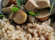 Una foto de tofu albahaca