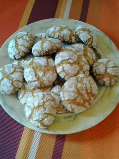 A picture of Moroccoan almond cookies.