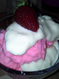 A picture of Strawberry vanilla sundae.