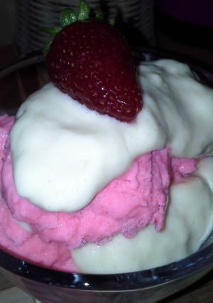 A picture of Strawberry vanilla sundae.