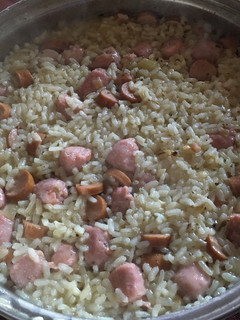 Una foto de Arroz con salchichas frescas
