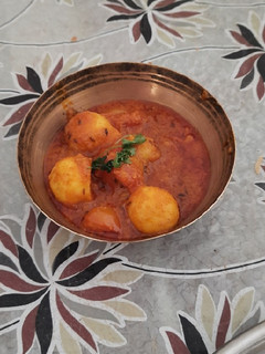 ભરેલા બટાકા નું શાક (Bharela Bataka Shak Recipe In Gujarati) રેસીપી મુખ્ય ફોટો