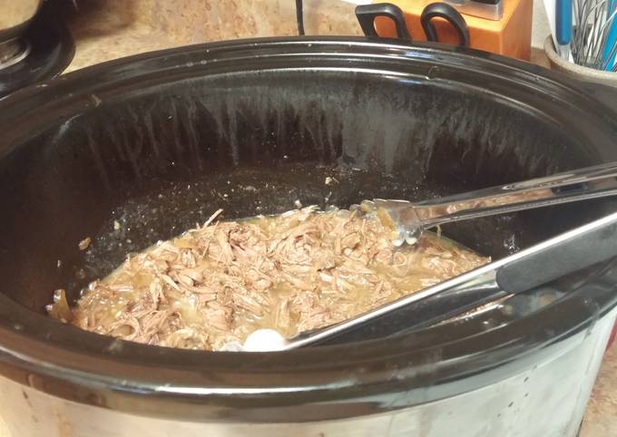 Juicy crock pot shredded beef