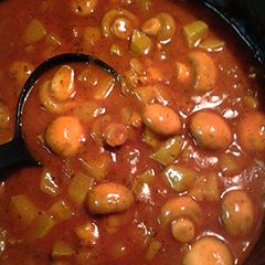 A picture of chayote tomato and mushroom soup.