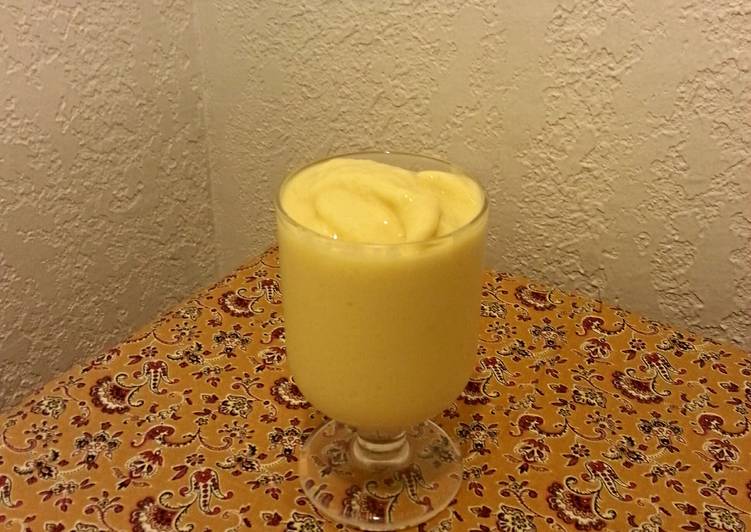 How to Prepare Homemade Mango smoothie