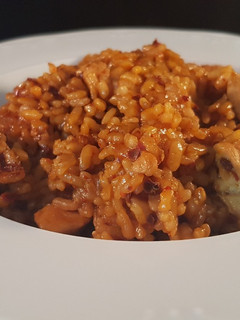 Una foto de Arroz con pollo y ñoras