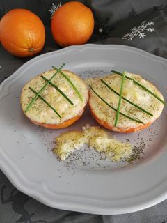 Una foto de Naranjas rellenas de salmón y queso
