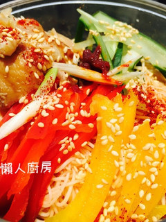 韓國雞絲蔬菜辣冷麵 的食譜成品照片