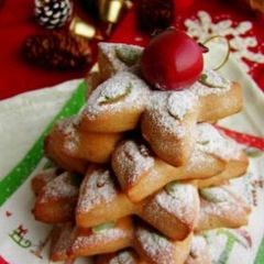 Christmas Star-Shaped Breads with Brown Sugar A picture of Christmas Star-Shaped Breads with Brown Sugar.